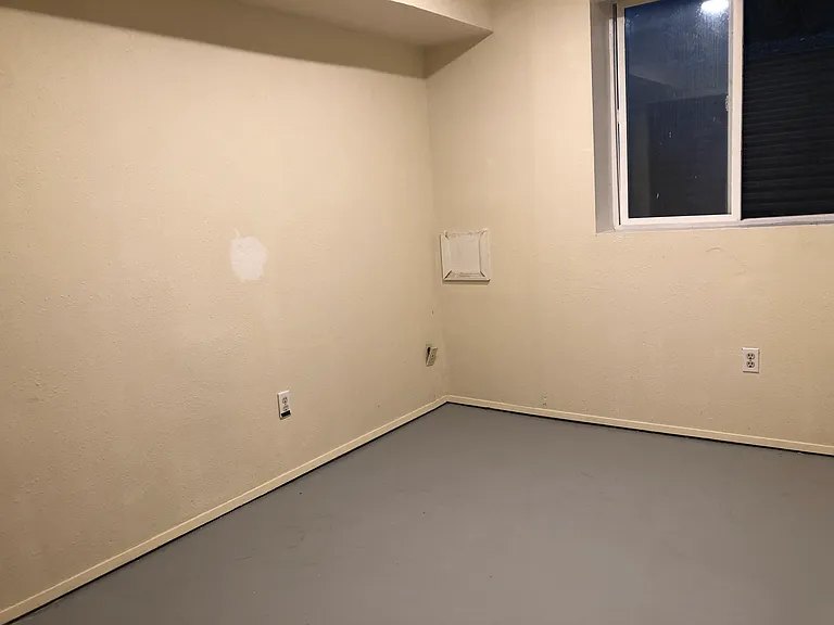 418 NW Maryland Ct — Photo 3