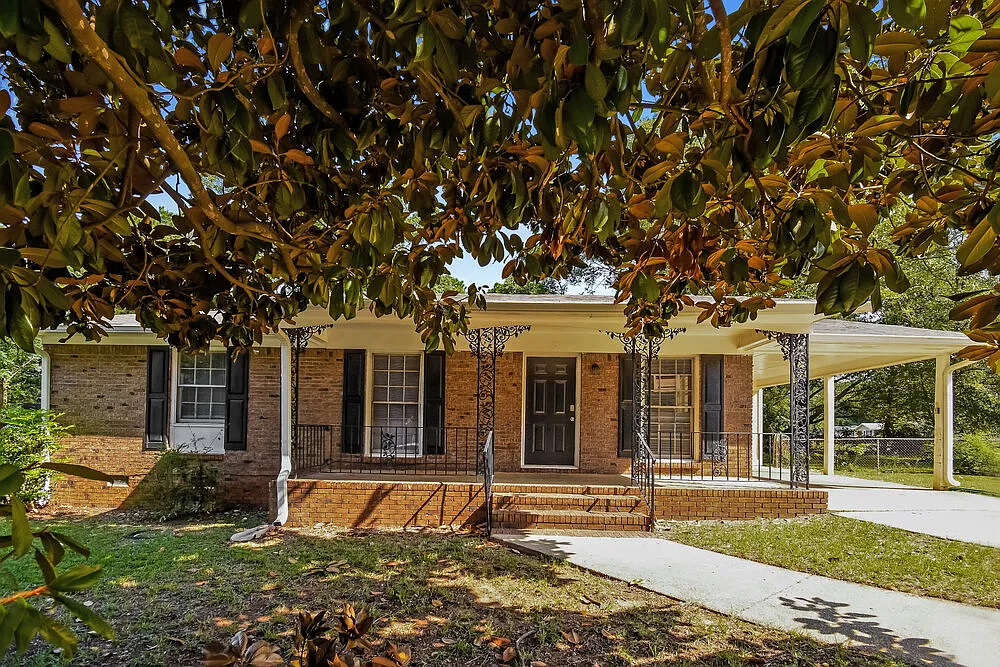 3 bed, 1.5 bath, 1186 sqft, $1,470 — Photo 1