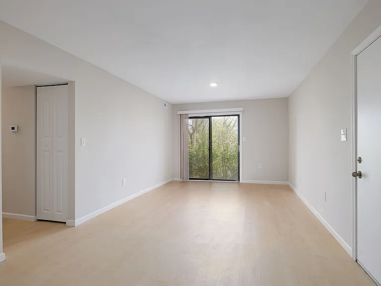 Oak Forest Apartments — Photo 10