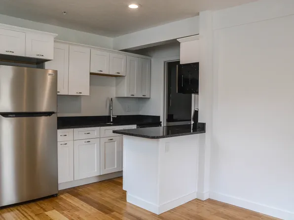 423 Main St #1, Sturbridge, MA 01566