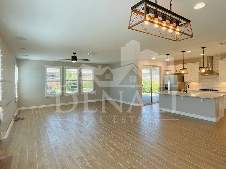 13648 N 144th Dr — Photo 4