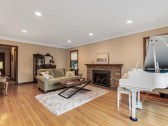 2nd image of 1812 Eleanor Ave