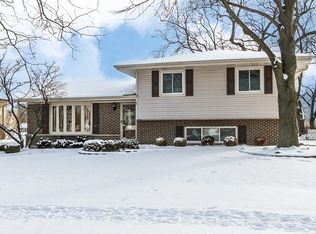 127 Scully Dr, Schaumburg, IL 60193