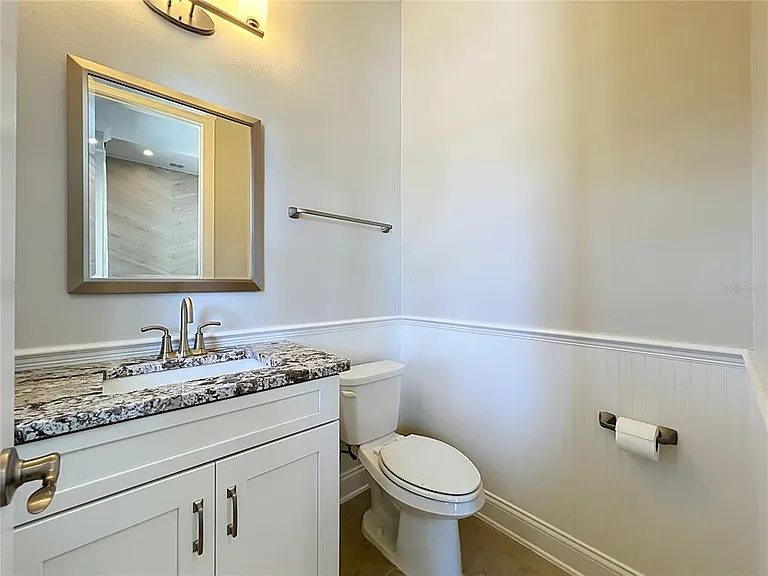 9646 Reymont St — Photo 30