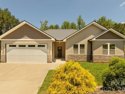 48 River Walk Dr, Asheville, NC, 28804