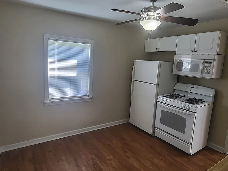 2656 Center St — Photo 4