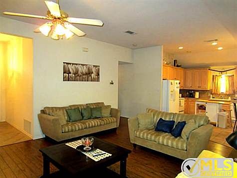 3rd image of 2701 Pecan Dr