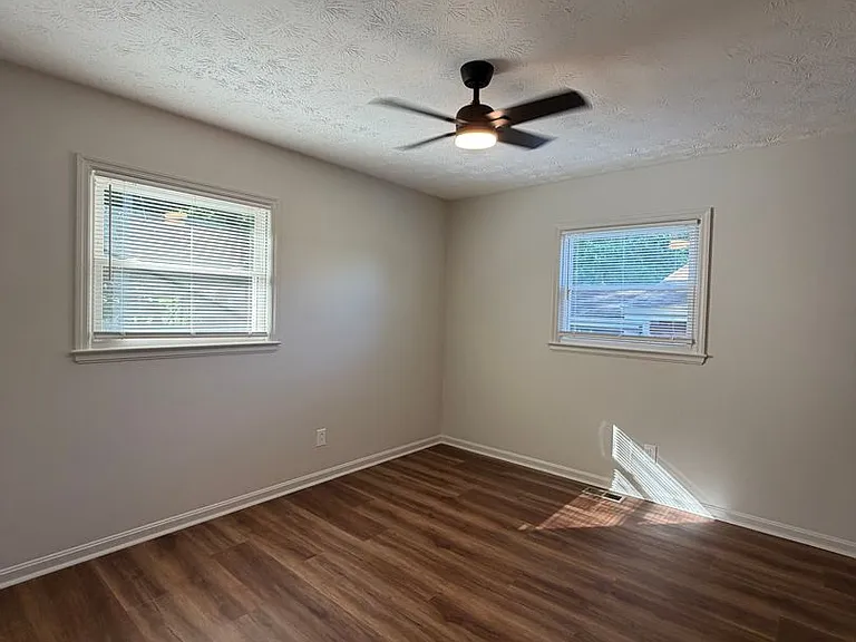 2120 Sage Rd — Photo 8