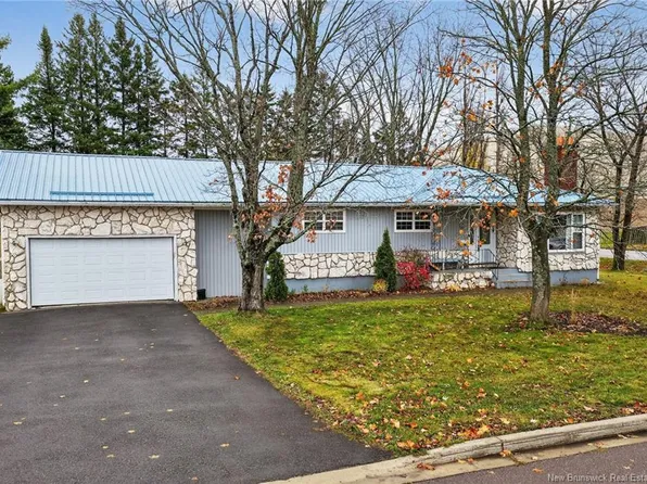 53 Vista Dr, Moncton, NB E1A 4L6