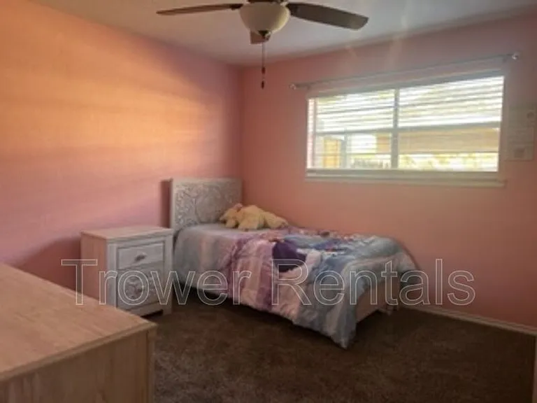 4011 E Everglade Ave — Photo 20