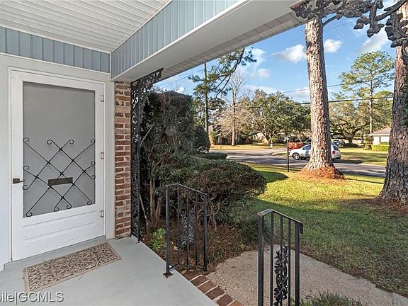3rd image of 555 E Barksdale Dr
