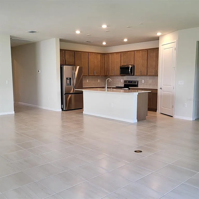 4 bed, 3.0 bath, 2019 sqft, $3,190 — Photo 4