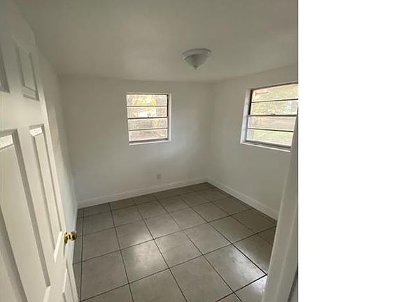 3rd image of 1209 E Holland Ave APT B