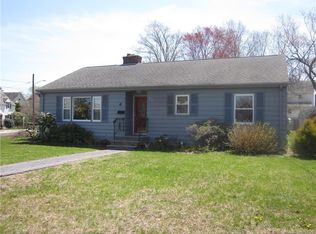 4 Dart St, New London, CT 06320