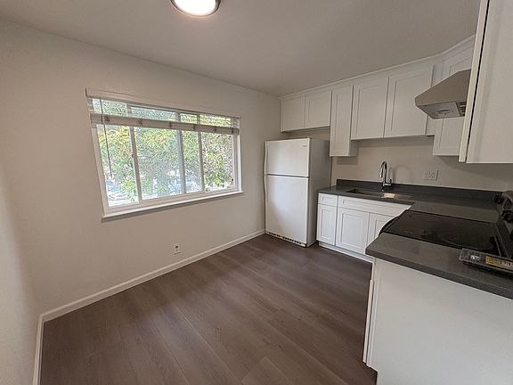 3rd image of 3228 Williamsburg Dr #3