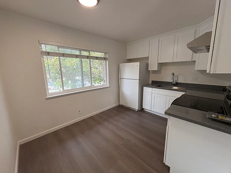 3228 Williamsburg Dr #3 — Photo 3