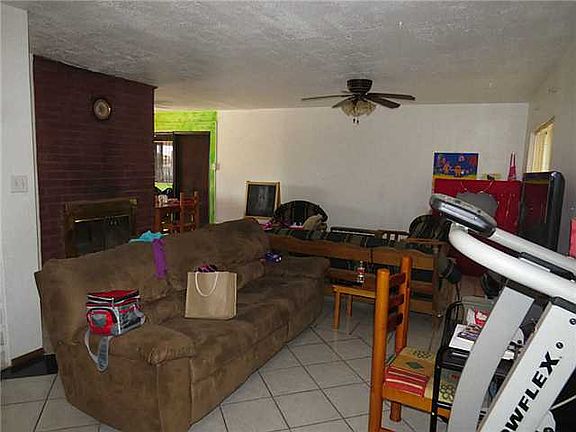 5th image of 5044 Louis Dr