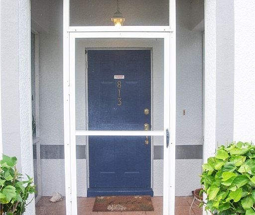 4th image of 813 Downer Ave S