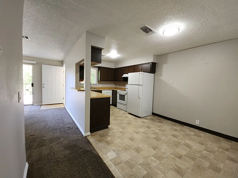 55 Mina Ave #D — Photo 4