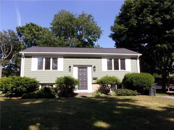 26 Prospect St, Barrington, RI 02806