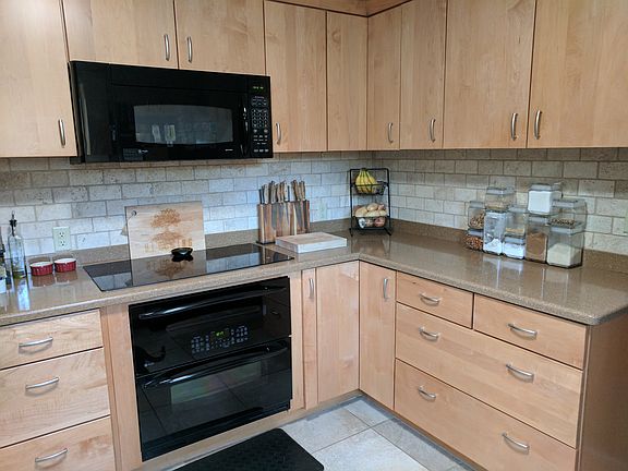 Kitchen (No-slam drawers)