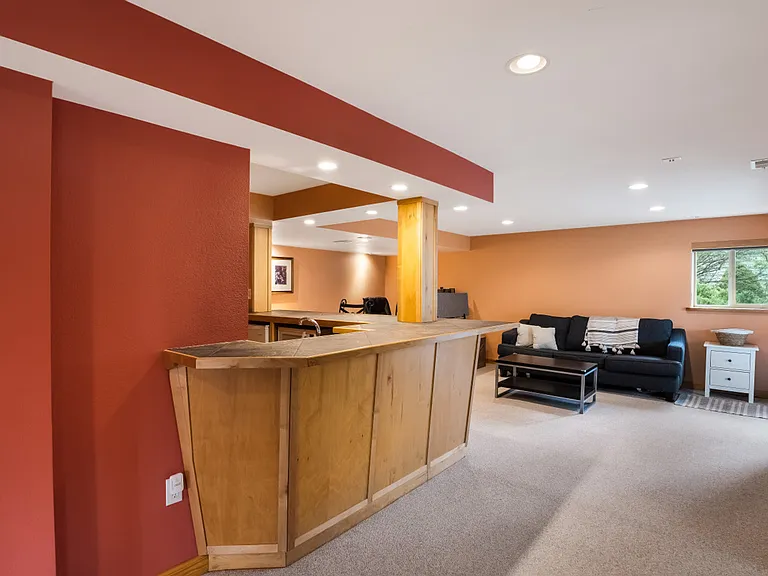Building's Lounge