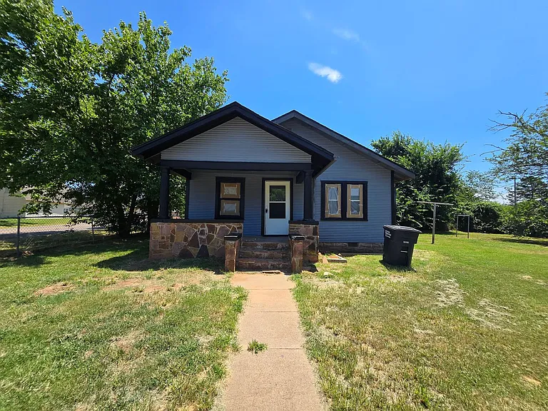 617 N Bonita Ave — Photo 28