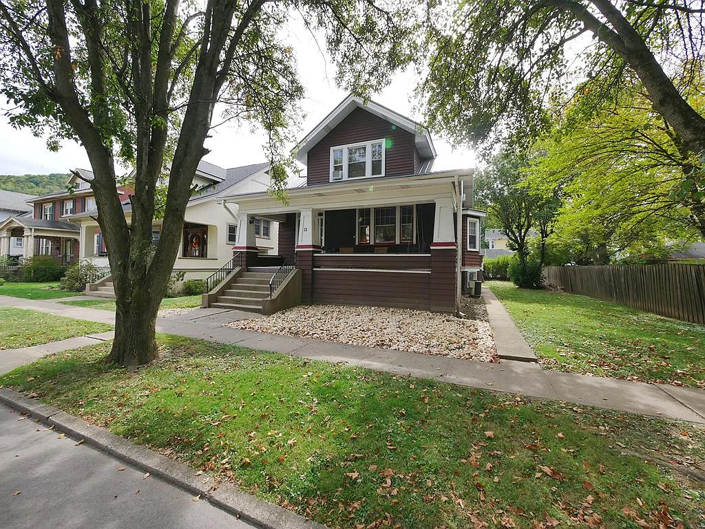 11 Locust Avenue photo 1