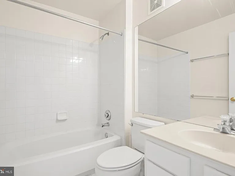 7014 Metropolitan Pl #302 — Photo 23
