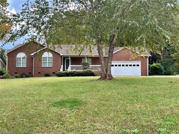6439 Starlette Ln, Trinity, NC 27370