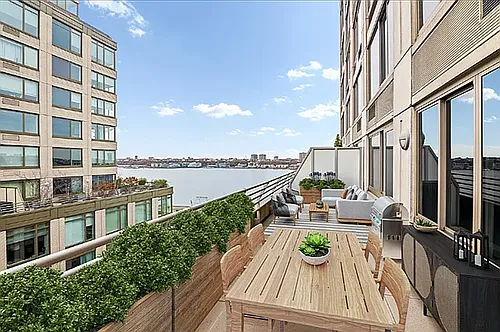 120 Riverside Blvd Photo 1
