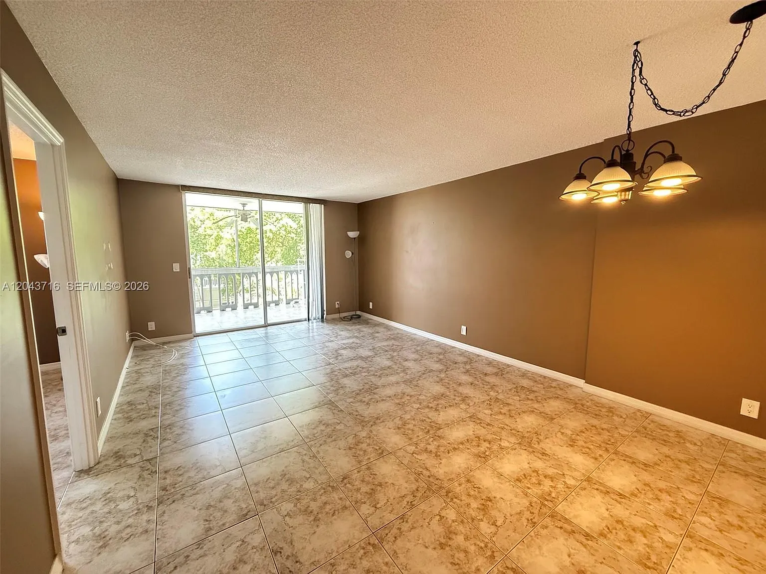 Meadowbrook Towers Condo — Photo 4