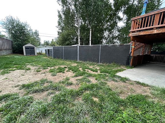 5th image of 3710 Lynn Dr #2