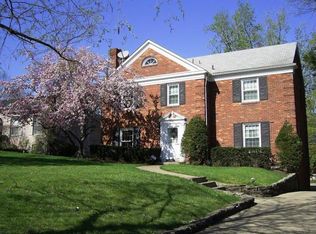 114 W Lyndhurst Dr, Pittsburgh, PA