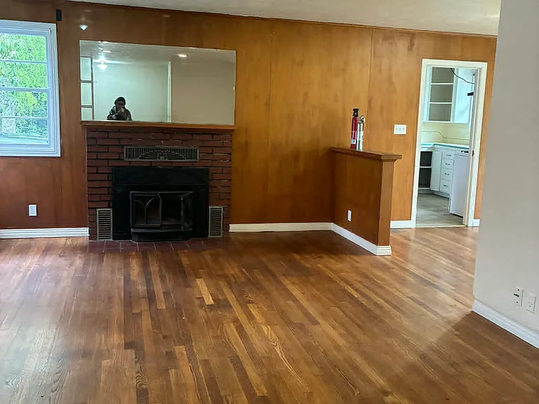 541 4th St — Photo 8