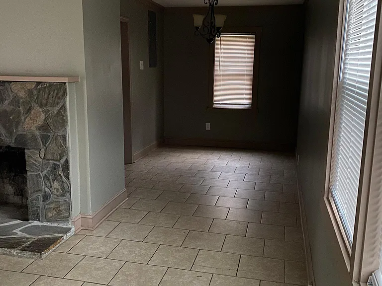 219 Meadowdale Dr — Photo 5