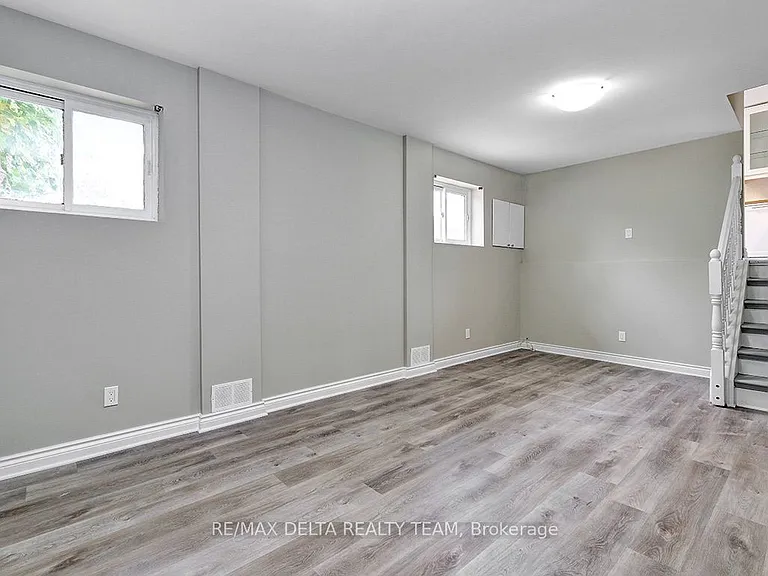 397 Phoenix Cres — Photo 20