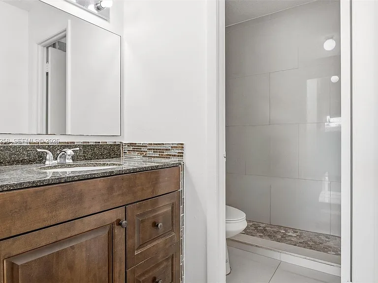 810 SW 129th Pl #209 — Photo 16