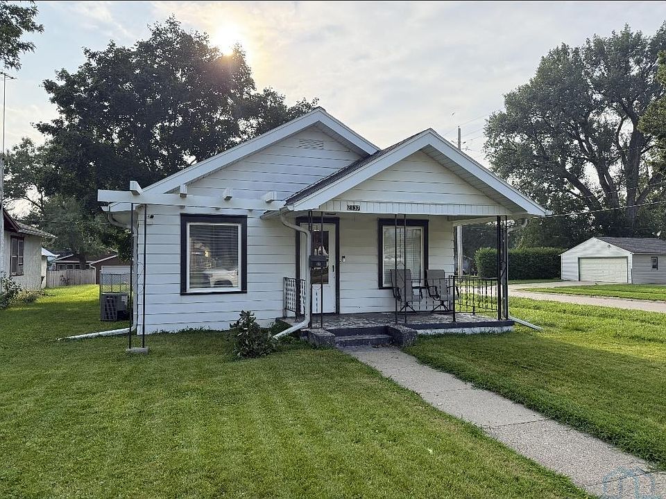 1st image of 2137 Dewey St