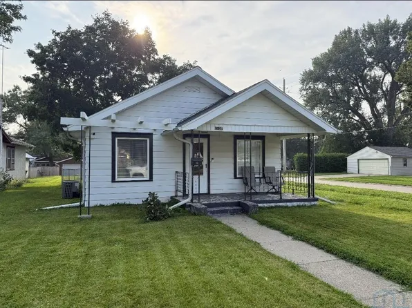 2137 Dewey St, Sioux City, IA 51109