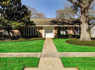 7906 Meadowglen Ln, Houston, TX 77063