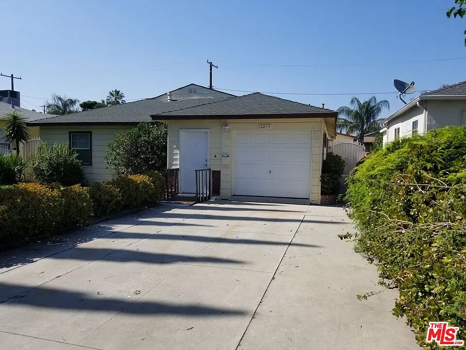 3 bed, 2.0 bath, 1310 sqft, $4,395 — Photo 1