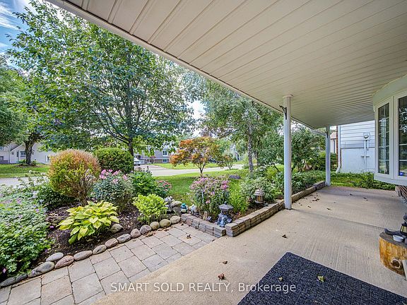 4th image of 24 Hamilton Hall Dr