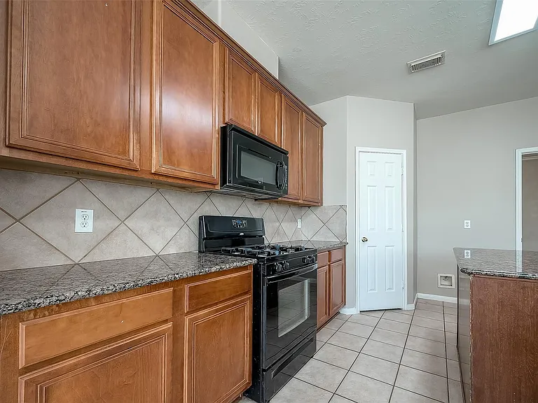 2118 Long Trail Path Ct — Photo 11