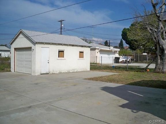 2nd image of 8870 Nuevo Ave