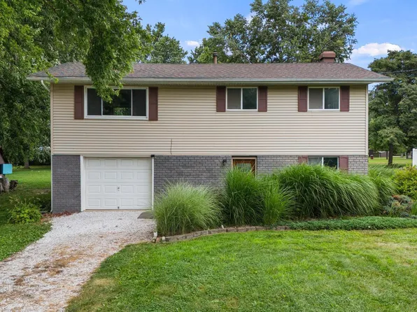 60 S Riverview Dr, East Peoria, IL 61611