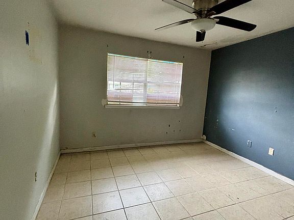 5th image of 2601 Lawn Cir