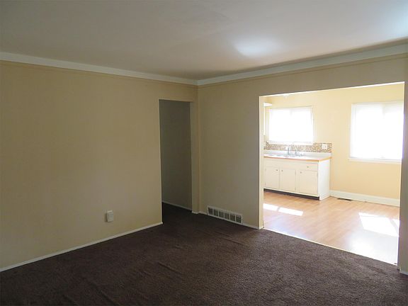 4th image of 1527 Grant Ave