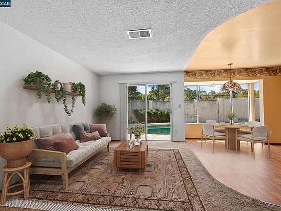 4th image of 3605 Hemingway Dr