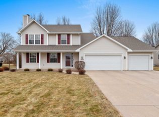 1979 Swanstone Cir, De Pere, WI 54115